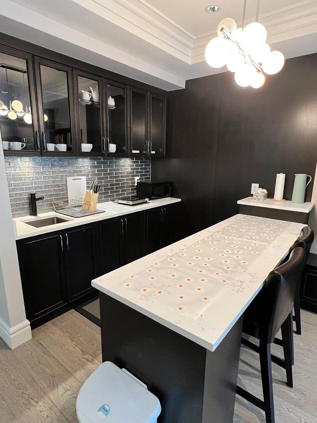 Private Rooms In Vancouver West Экстерьер фото