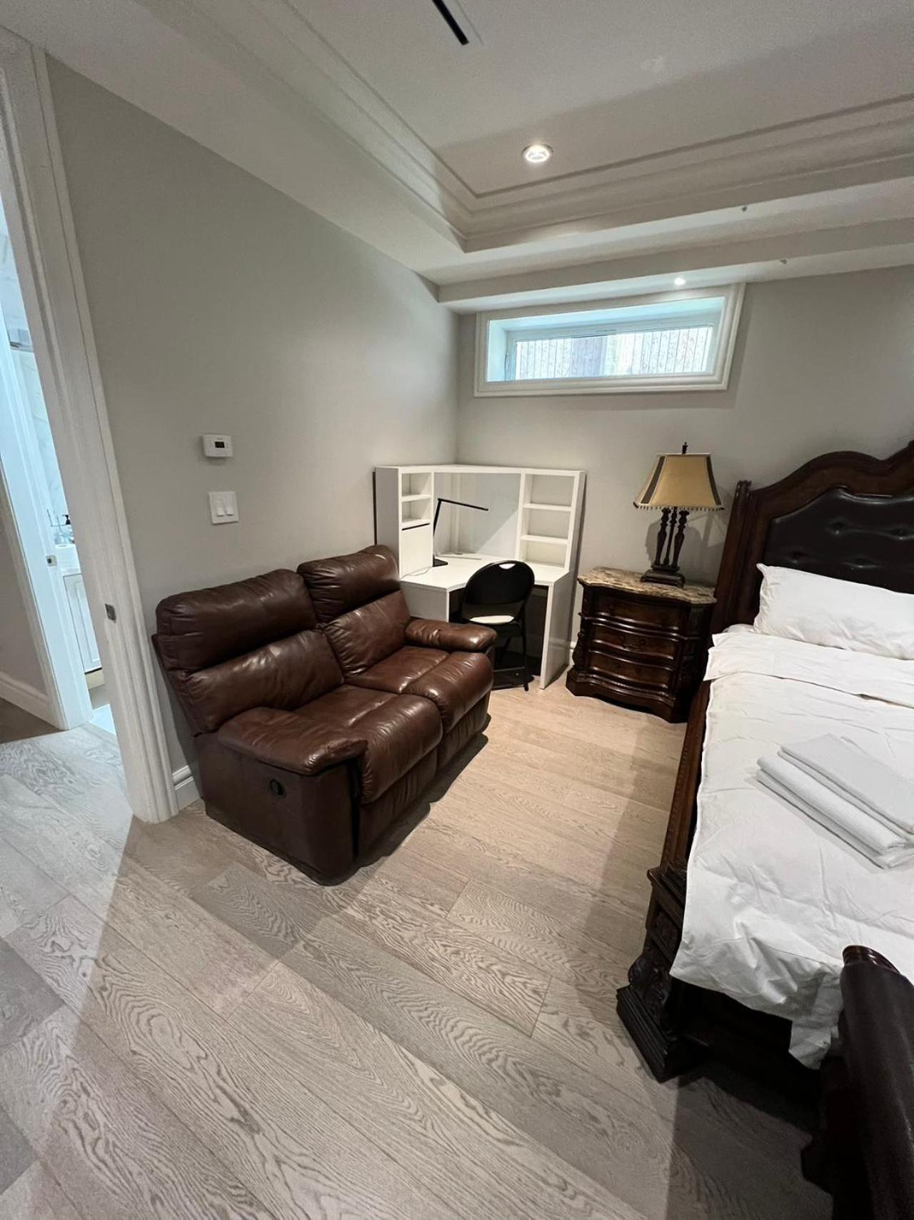 Private Rooms In Vancouver West Экстерьер фото