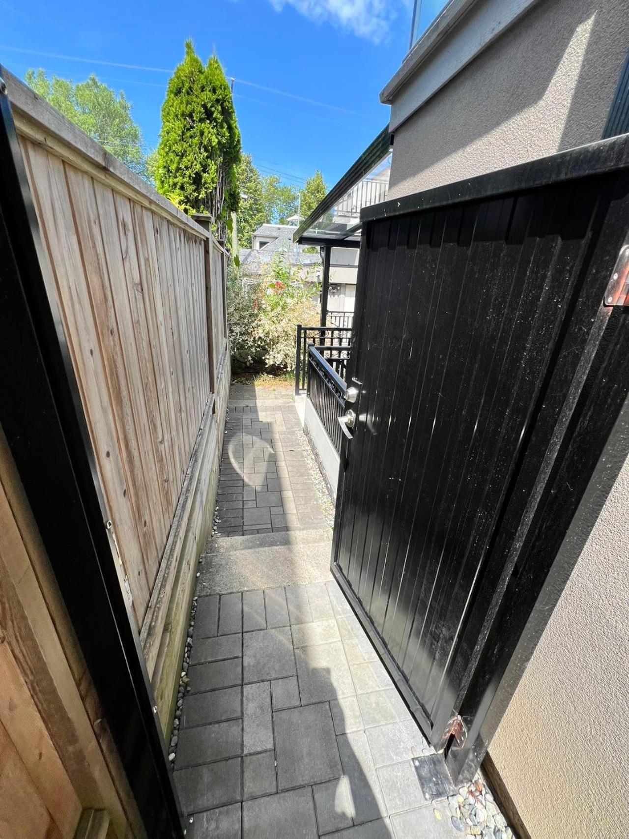 Private Rooms In Vancouver West Экстерьер фото