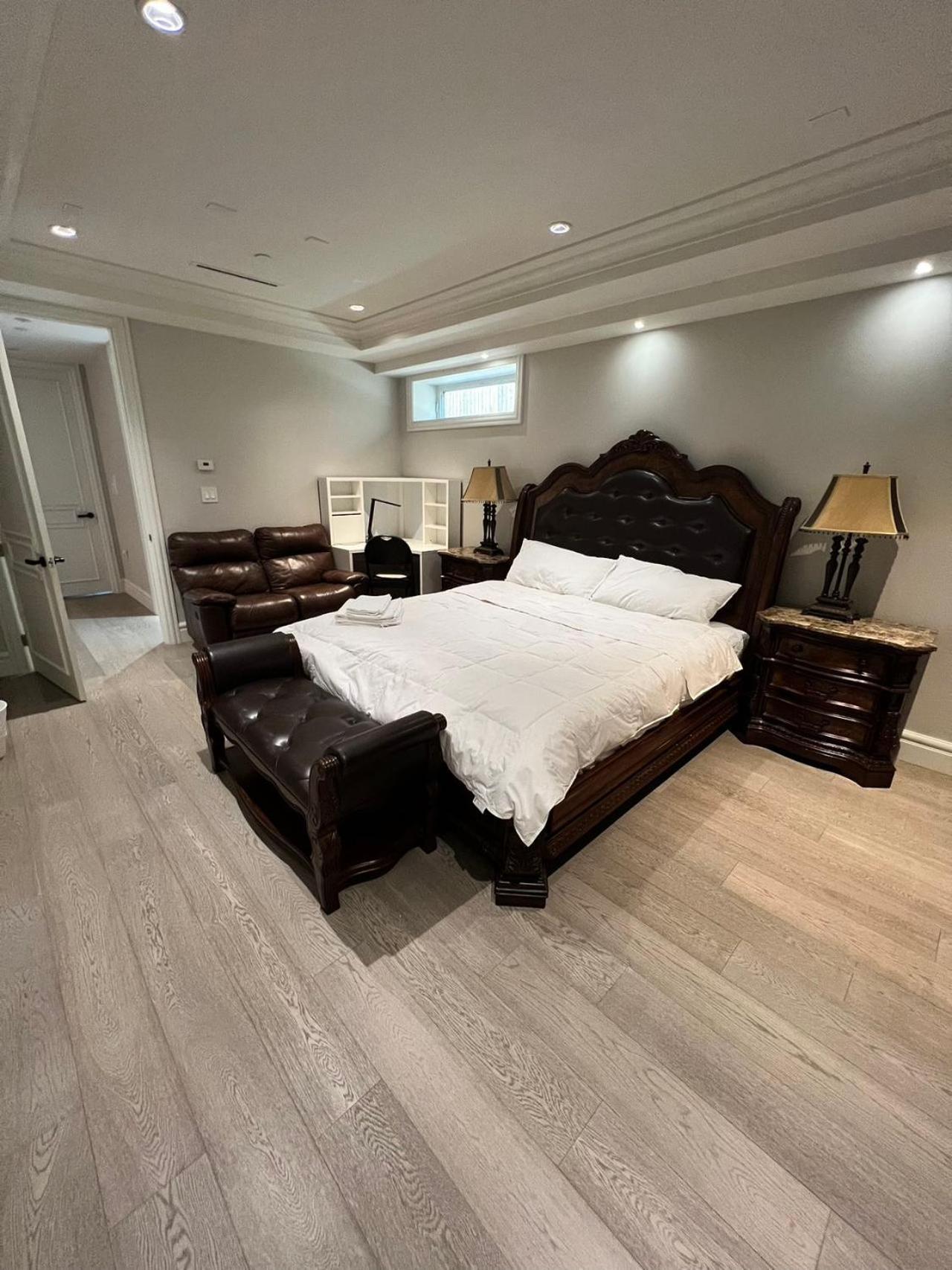 Private Rooms In Vancouver West Экстерьер фото