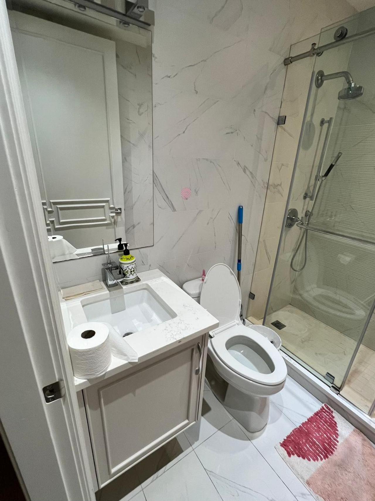 Private Rooms In Vancouver West Экстерьер фото