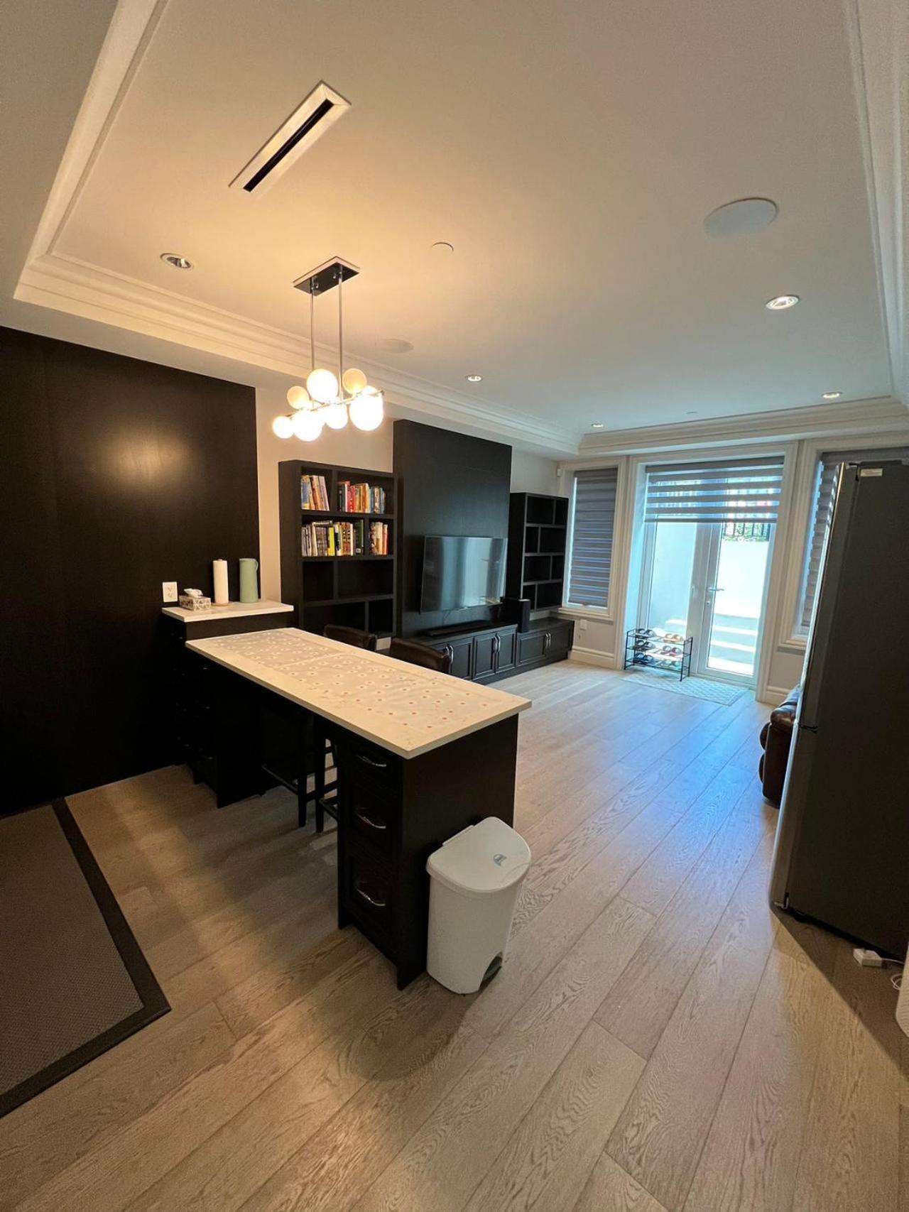 Private Rooms In Vancouver West Экстерьер фото