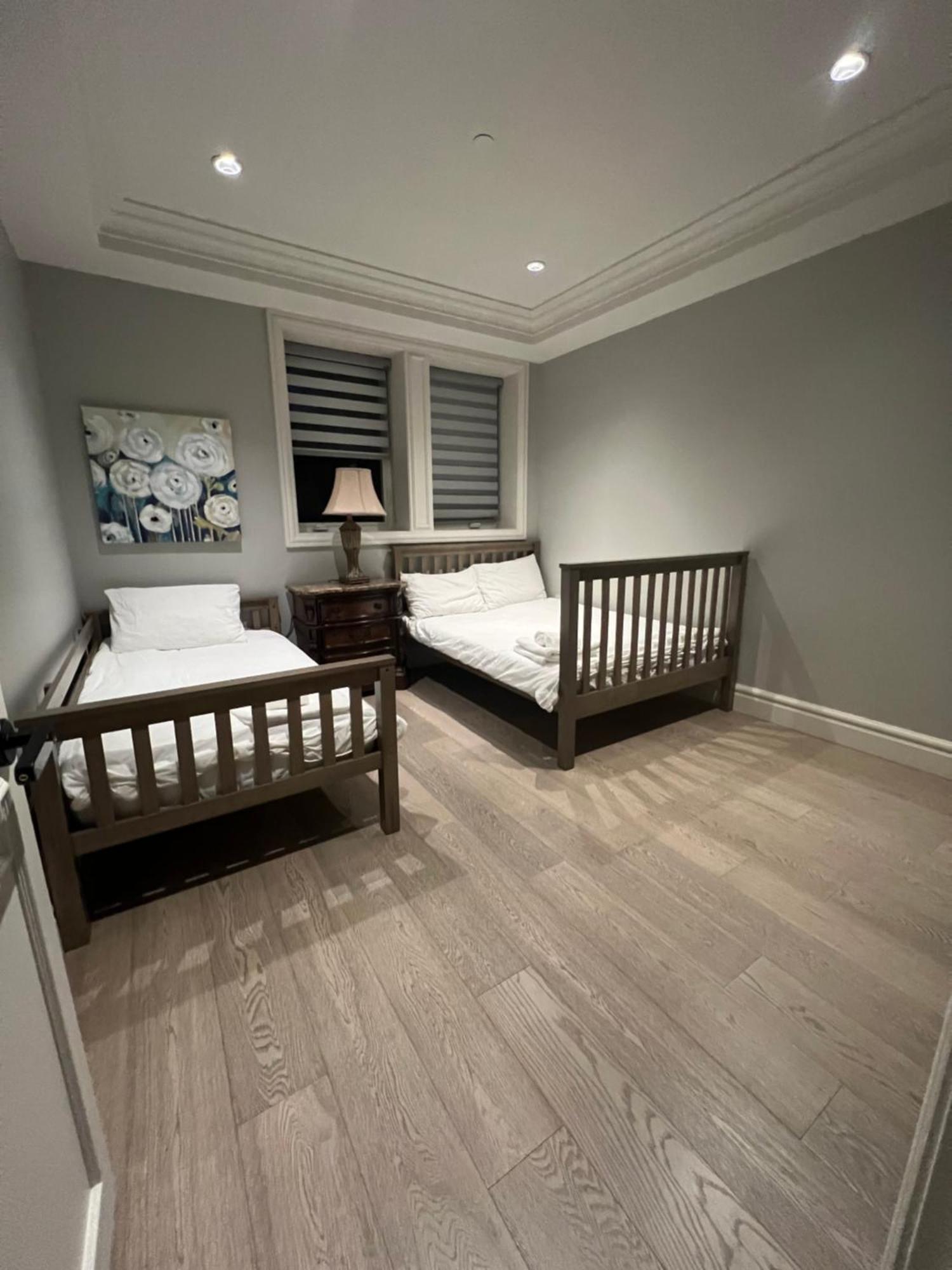 Private Rooms In Vancouver West Экстерьер фото